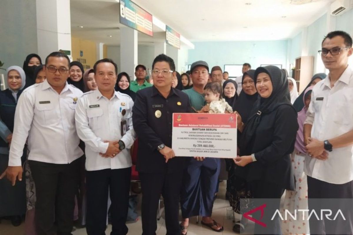 Pemkab Bangka Tengah serahkan bantuan asistensi rehabilitasi sosial