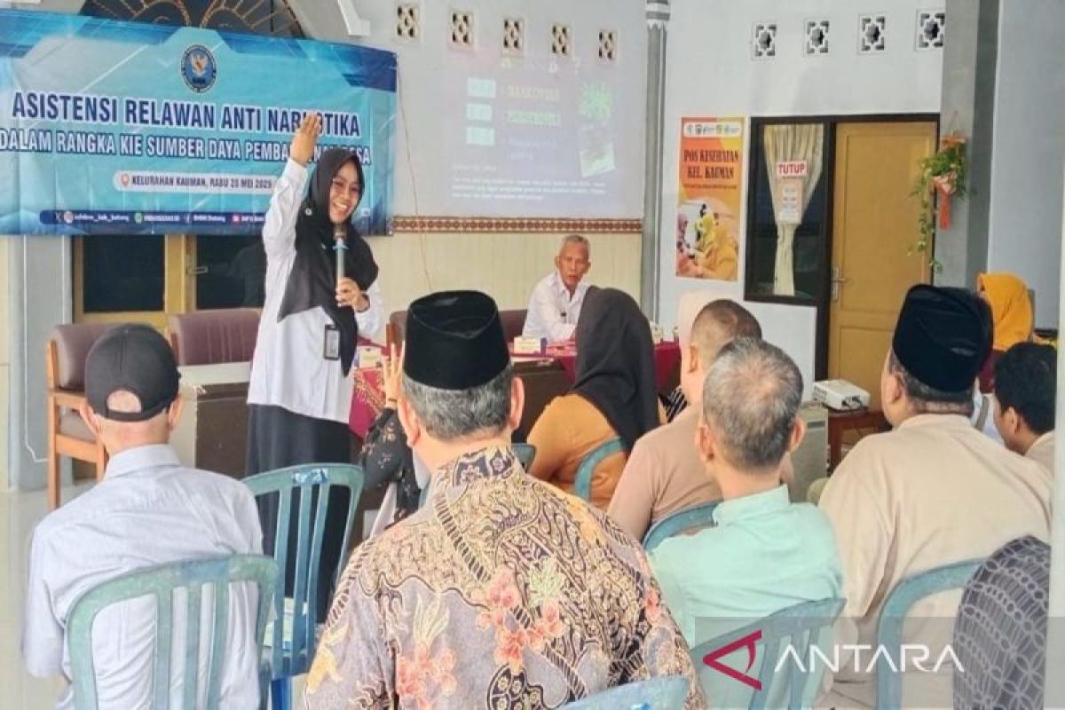 BNNK Batang edukasi bahaya narkoba pada relawan anti-narkotika