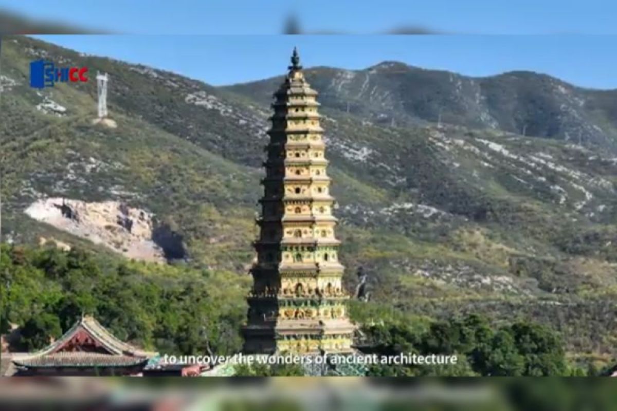 The team of "Ambassadors for Ancient Architecture" makes a collective appearance