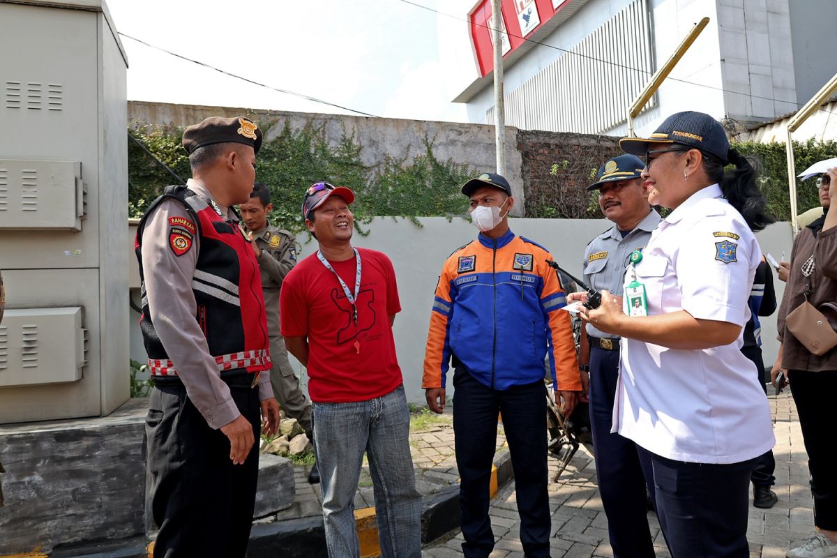 Dishub Kota Surabaya tindak jukir liar toko modern karena meresahkan