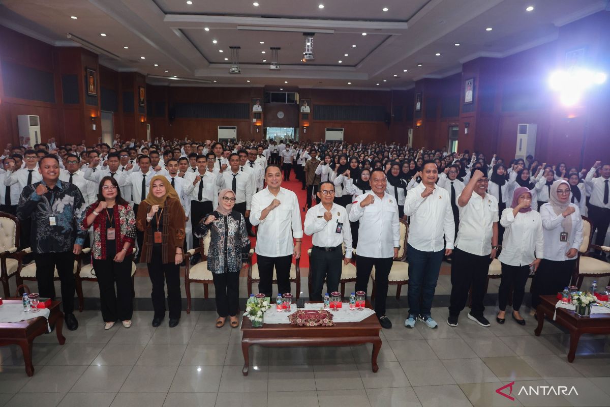 Wali Kota Eri Cahyadi serahkan SK untuk 648 CPNS