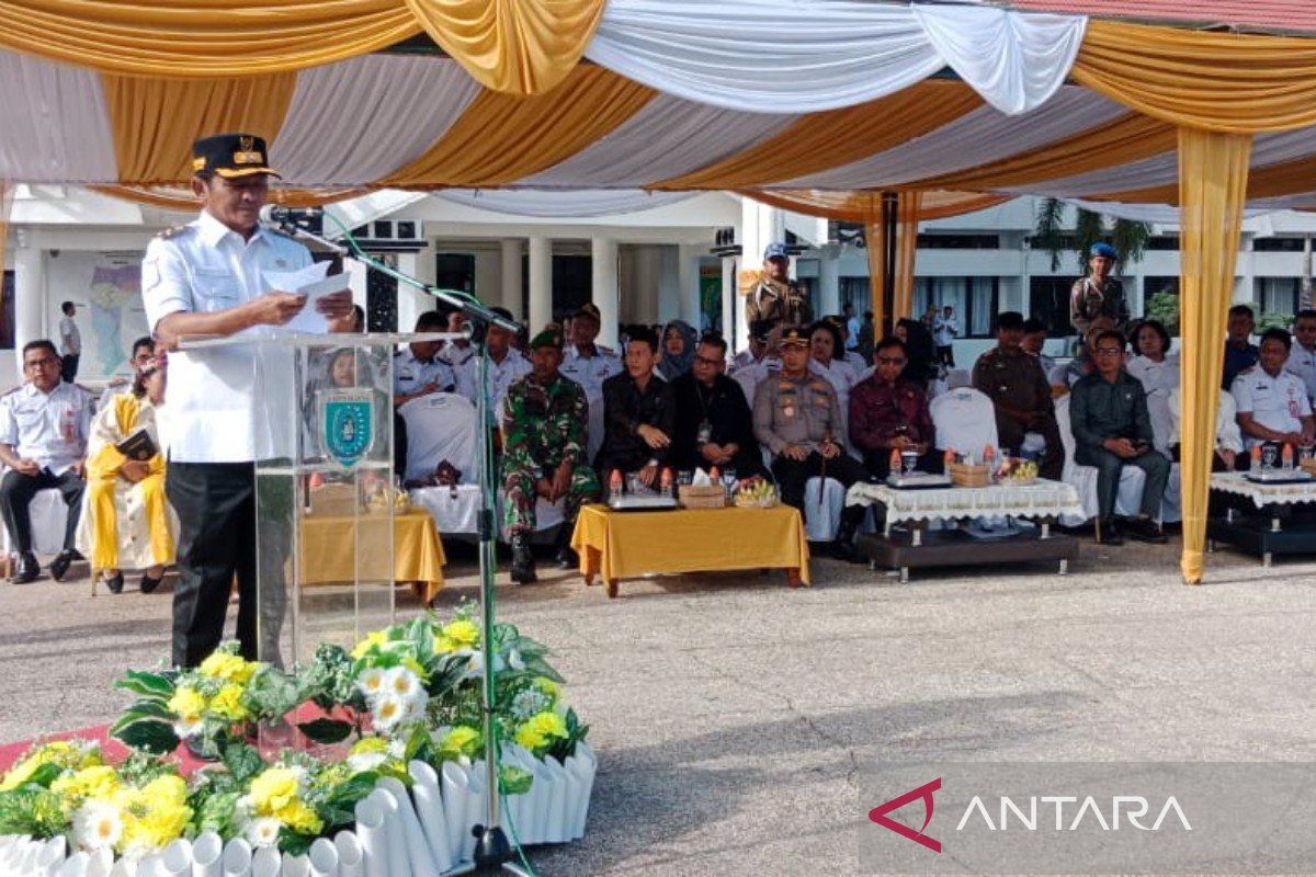 Wabup Barsel serahkan SK Pengangkatan 437 CPNS dan 1.098 PPPK