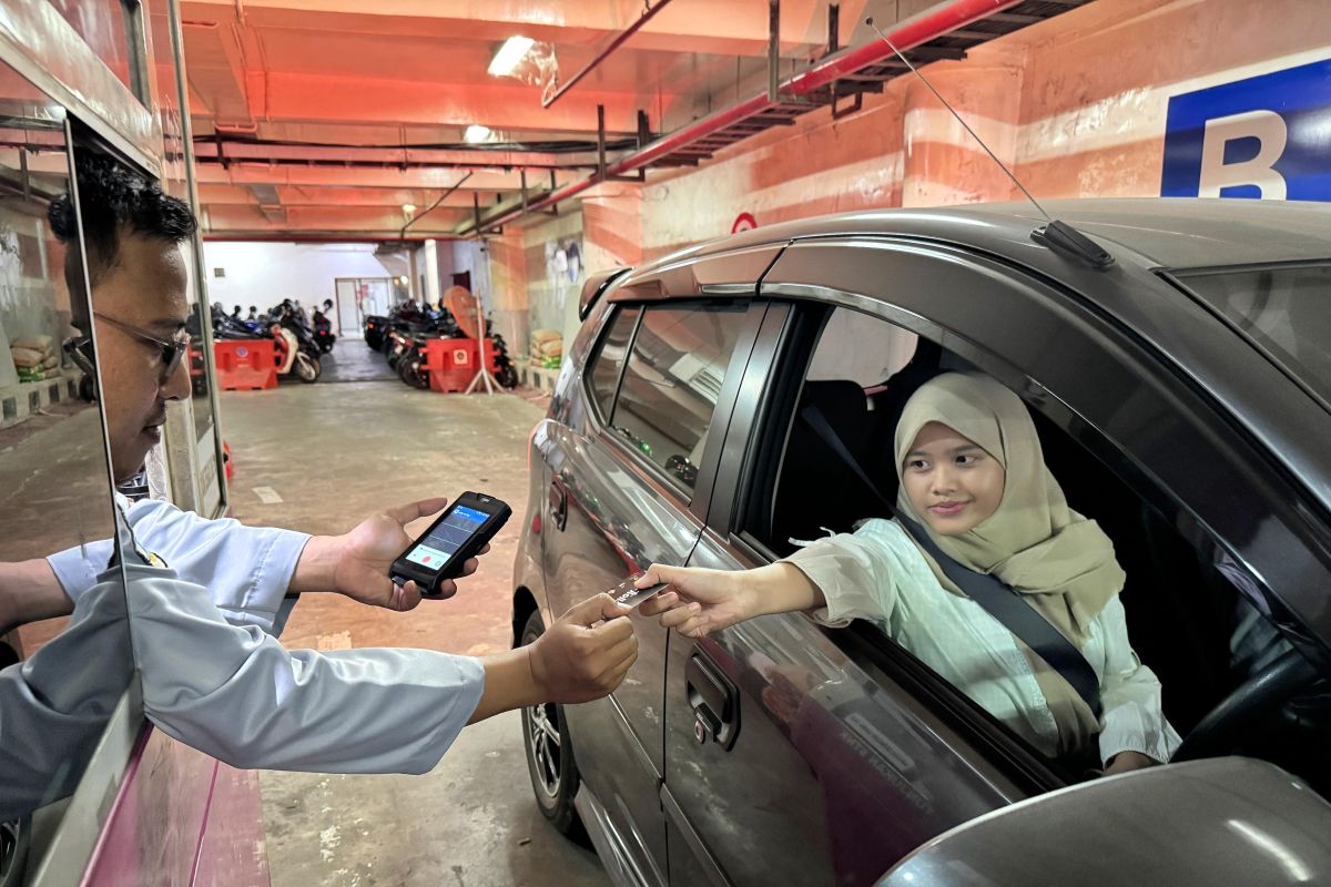 HUT Kota Surabaya, Pemkot berlakukan tarif parkir Rp732
