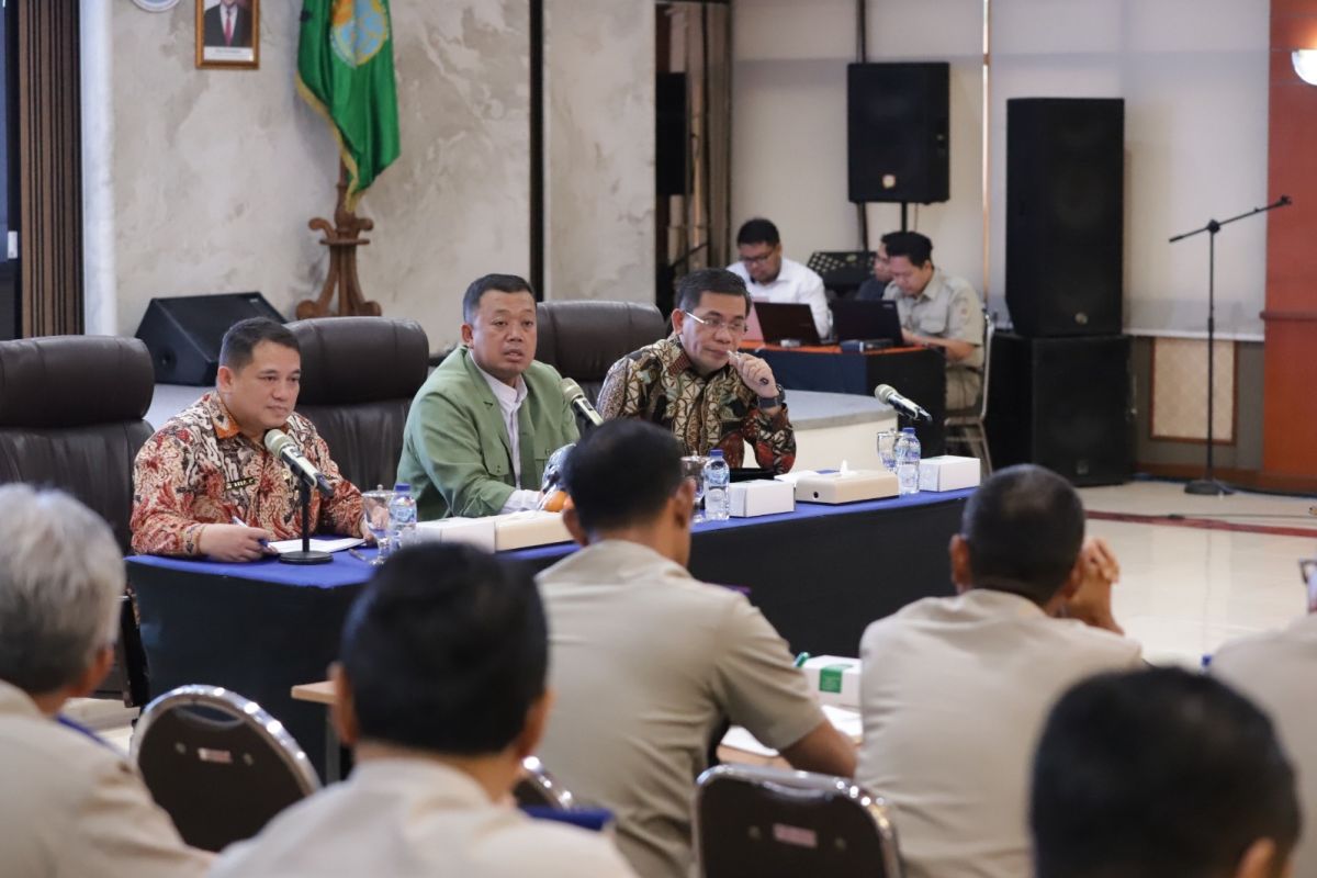 Dorong percepatan penyelesaian masalah pertanahan, Menteri Nusron beri pembinaan di Kanwil BPN Provinsi Jawa Timur