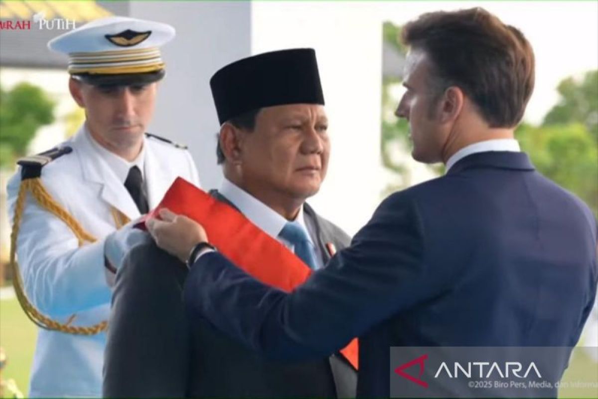 Prabowo terima penghargaan Grand Cross of the Legion of Honour dari Presiden Macron
