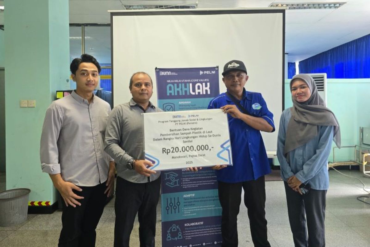 Pelni Manokwari berpartisipasi pada aksi bersih sampah laut