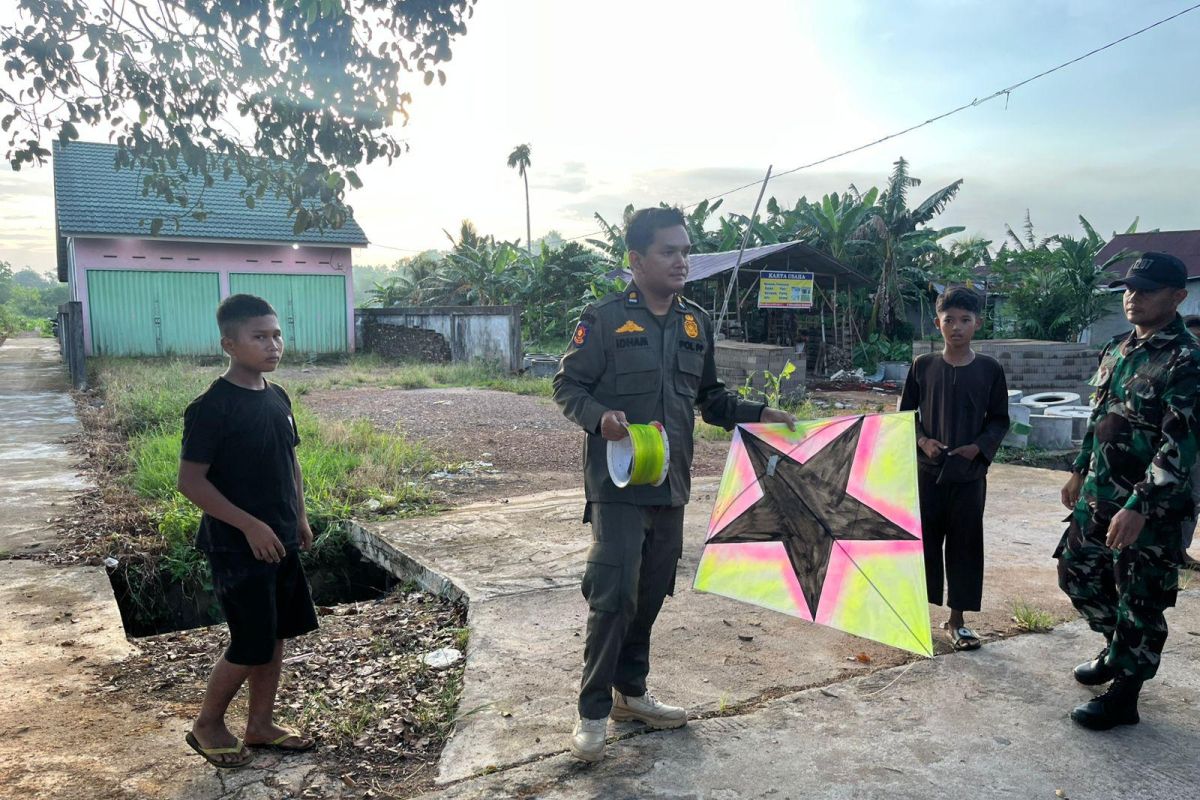 Satpol PP razia layangan di Pontianak Utara sasar pemain dan penjual