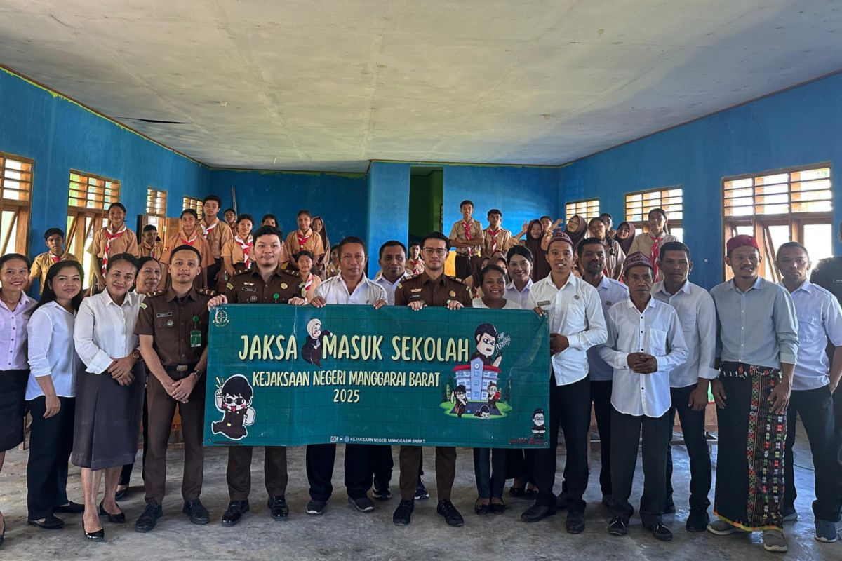 Kejari Mabar gencarkan penyuluhan hukum bagi siswa melalui program JMS
