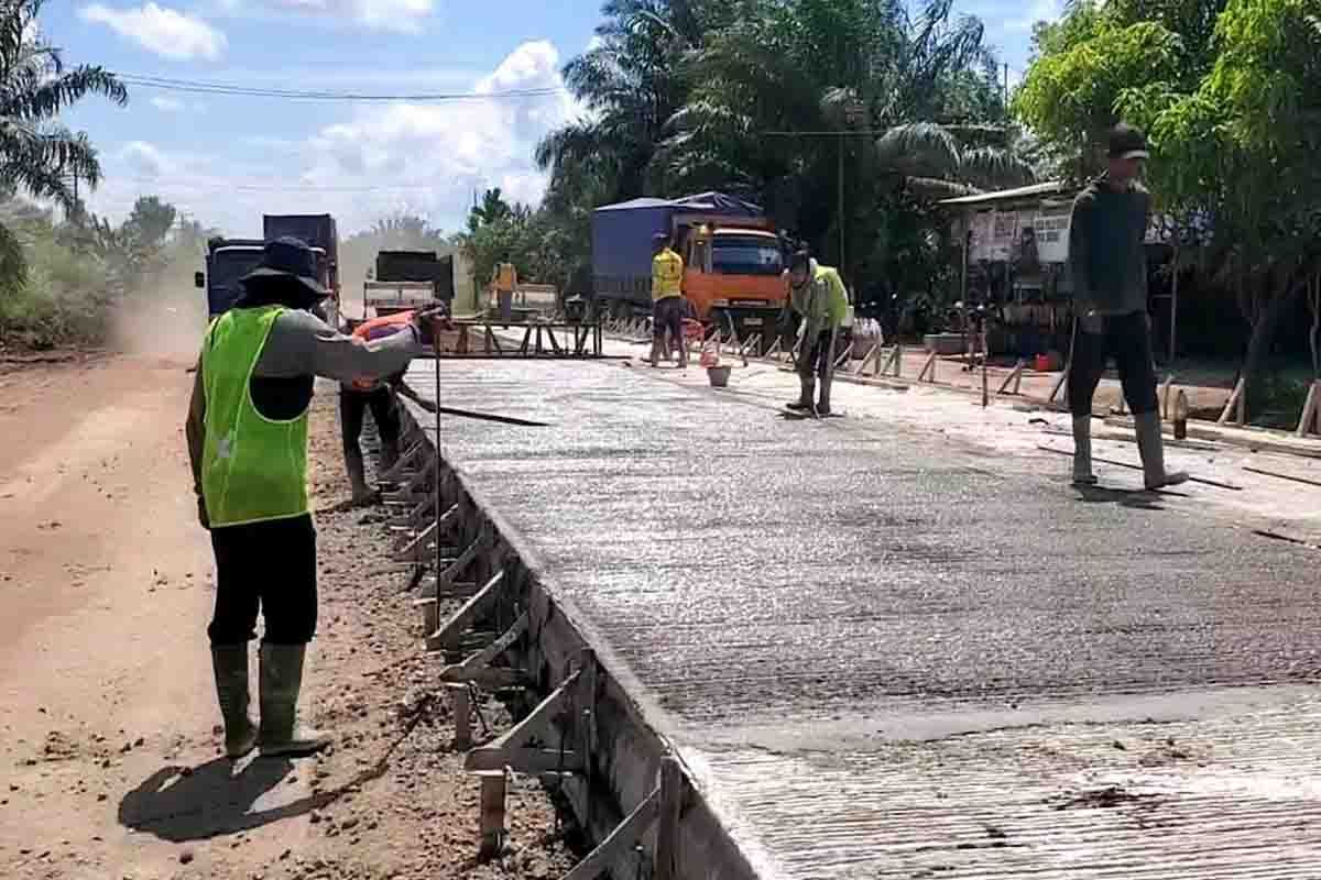 Bertahun-tahun rusak, jalan lingkar selatan Sampit mulai diperbaiki