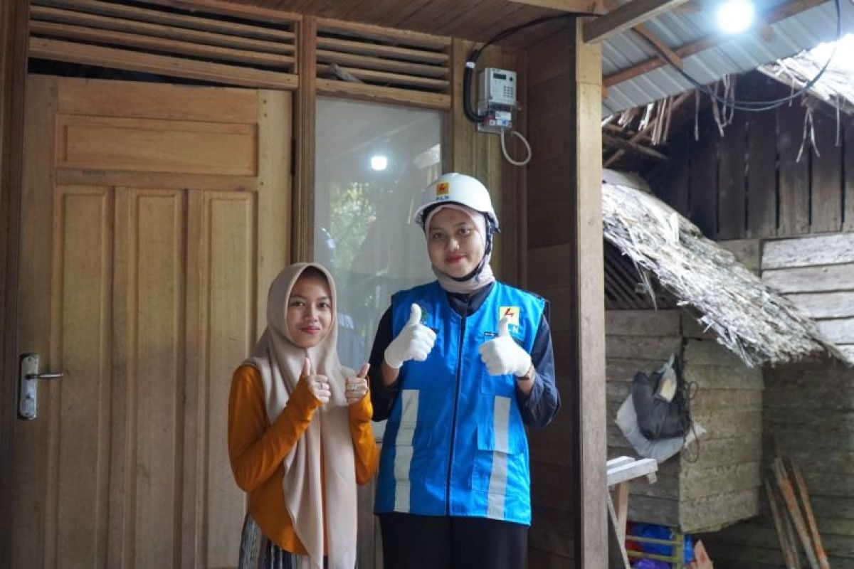 PLN bawa terang lima keluarga prasejahtera di Hulu Sungai Tengah