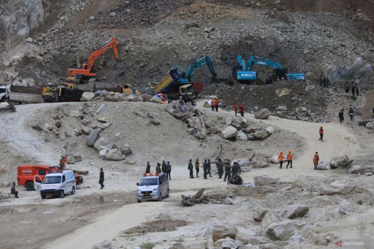 Gubernur Jabar cabut izin tambang di Gunung Kuda usai longsor