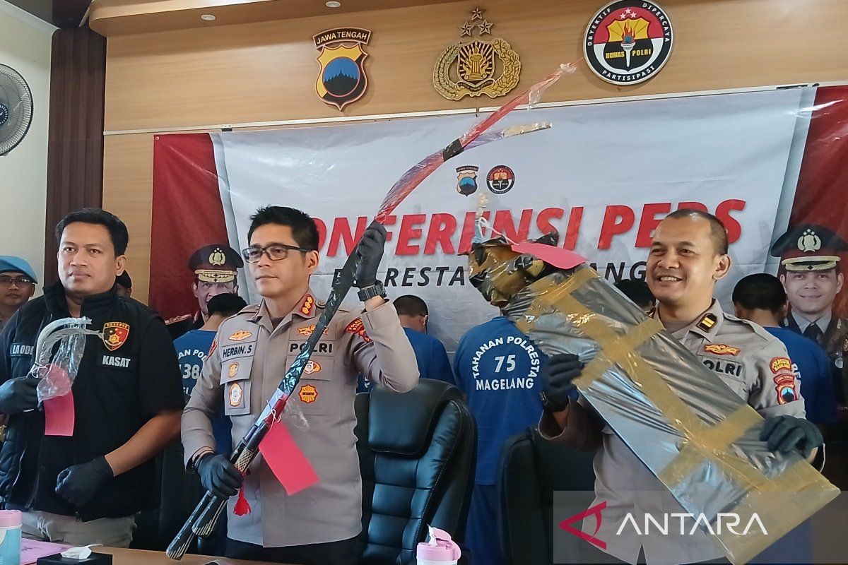 Polresta Magelang tahan pemilik senjata tajam