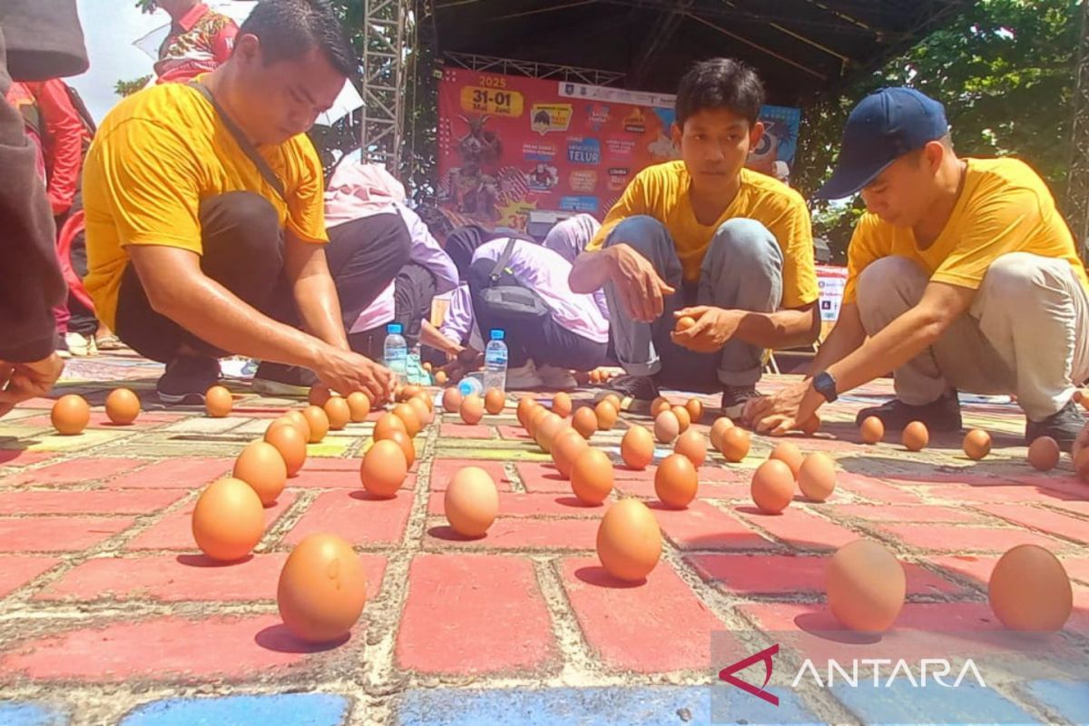 Ratusan warga Pangkalpinang rayakan Peh Cun di Pantai Pasir Padi