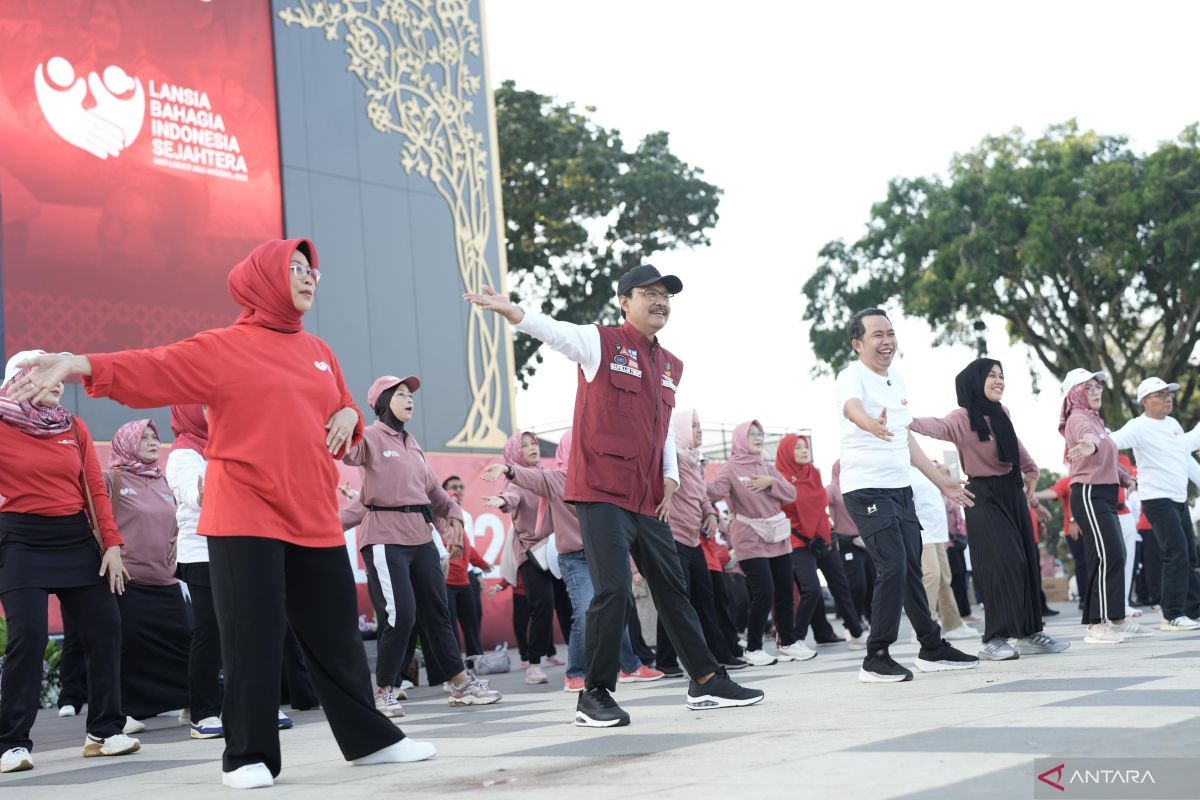 Peringatan HLUN 2025 di Alun-Alun Jember hari ini dimeriahkan senam massal 4.000 lansia