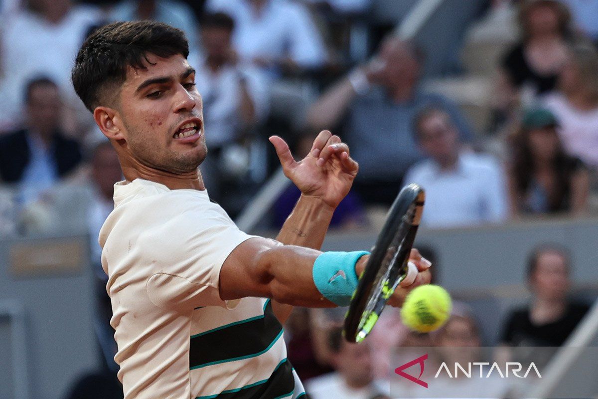 Juara bertahan Alcaraz latih tanding dengan Fonseca jelang Wimbledon