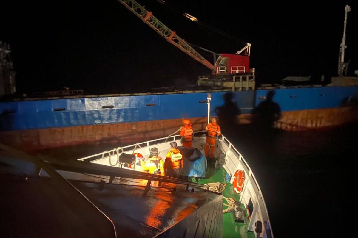 SAR evakuasi empat ABK KM Naga Sejahtera di perairan Banggai