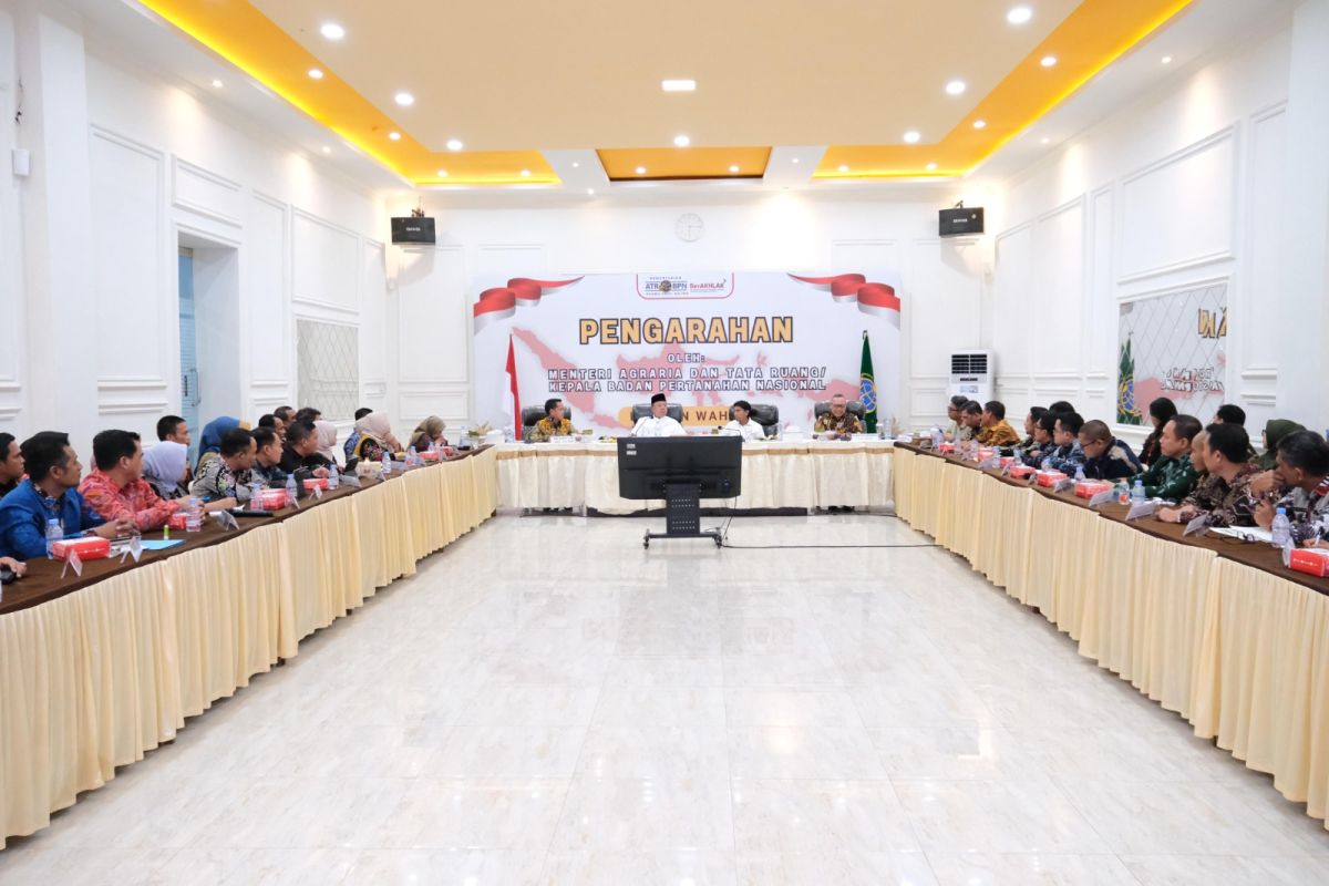 Wakil Ketua Komisi II DPR RI-Menteri ATR/BPN kunjungi Sulawesi Tenggara bahu-membahu tuntaskan masalah pertanahan