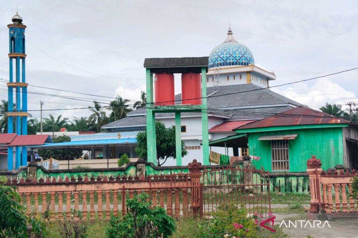 Warga Mukomuko gunakan halaman masjid untuk sembelih hewan kurban