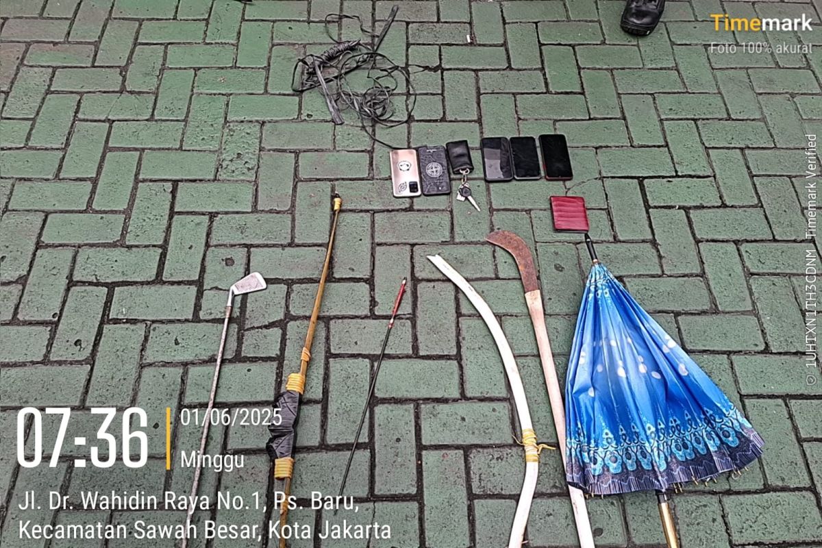Polisi tangkap delapan pemuda diduga terlibat tawuran di Jakpus
