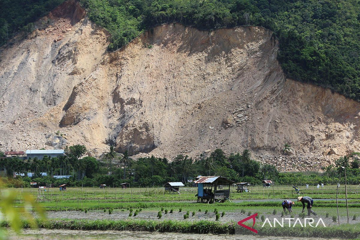 FOTO - Penambangan galian C berpotensi longsor di Aceh Besar
