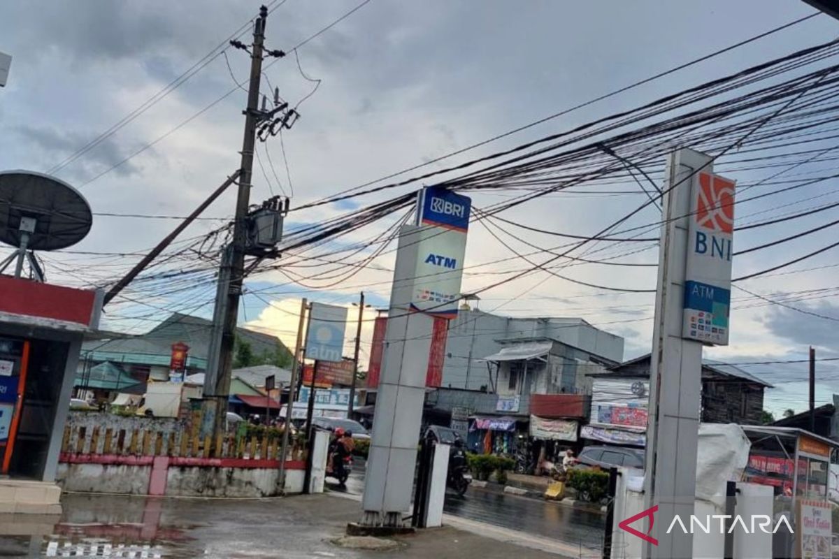 Pemkot Banjarmasin tangani jaringan kabel semrawut