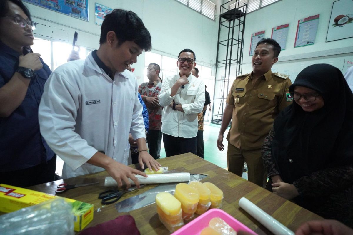 Menteri P2MI cek kesiapan siswa politeknik raih peluang kerja di luar negeri