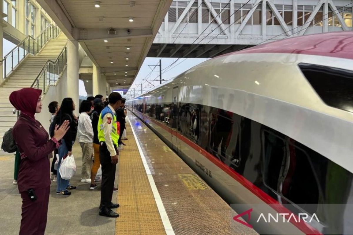 KCIC berangkatkan 97 ribu penumpang Whoosh selama libur panjang