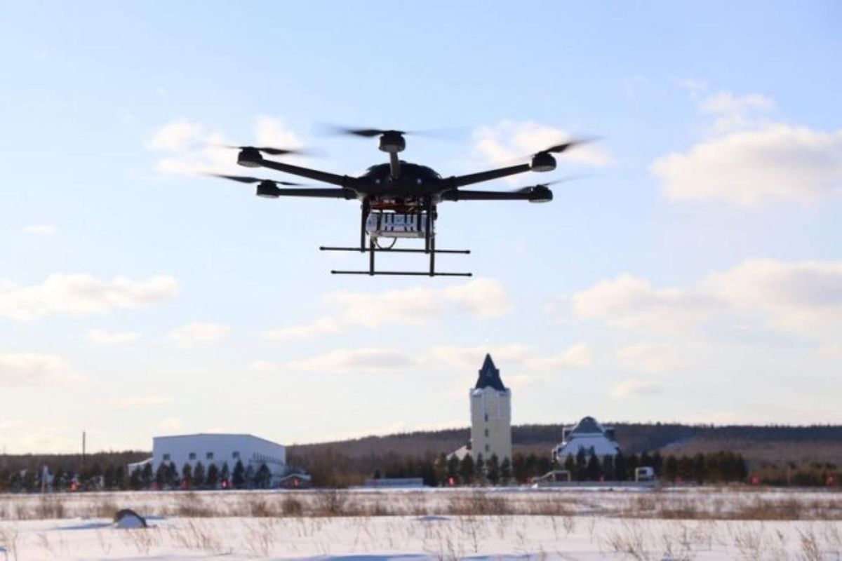 Kemenhan Rusia sebut Drone Ukraina hantam beberapa pesawat di Murmanks, Irkutsk
