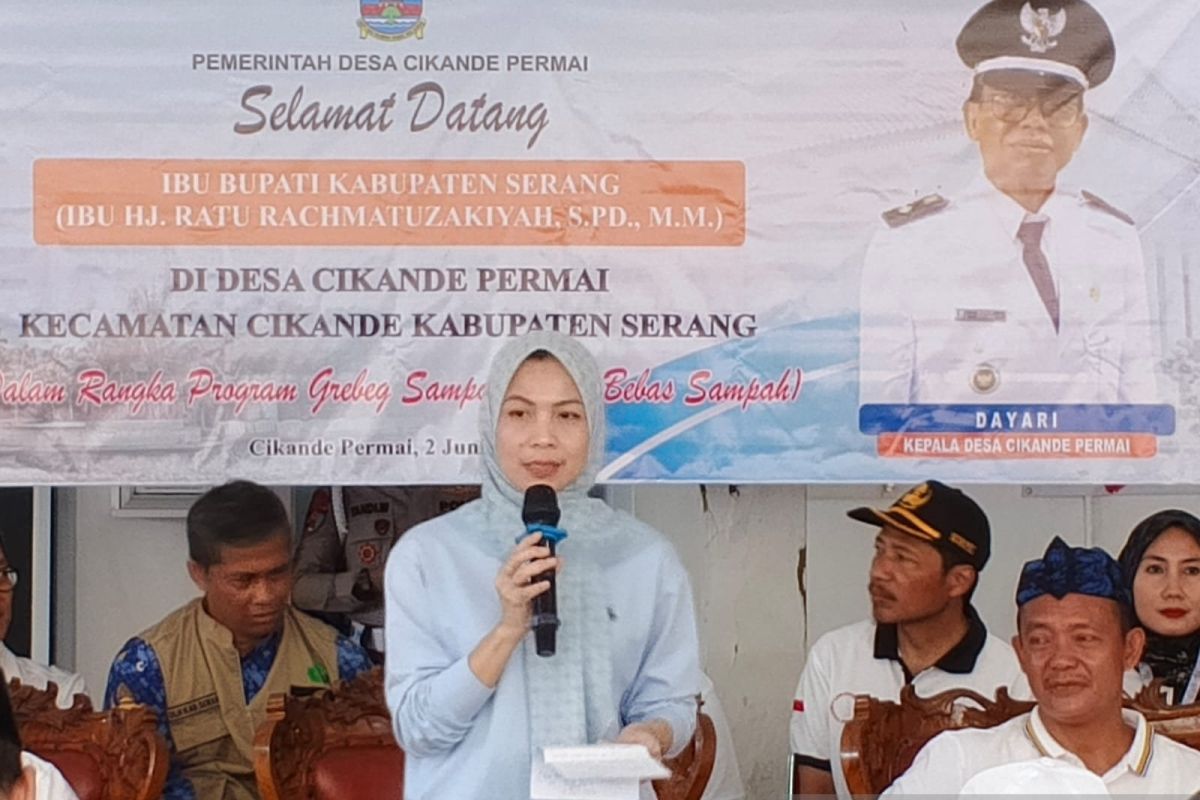 Bupati Serang Ratu Zakiyah galakan program grebeg sampah