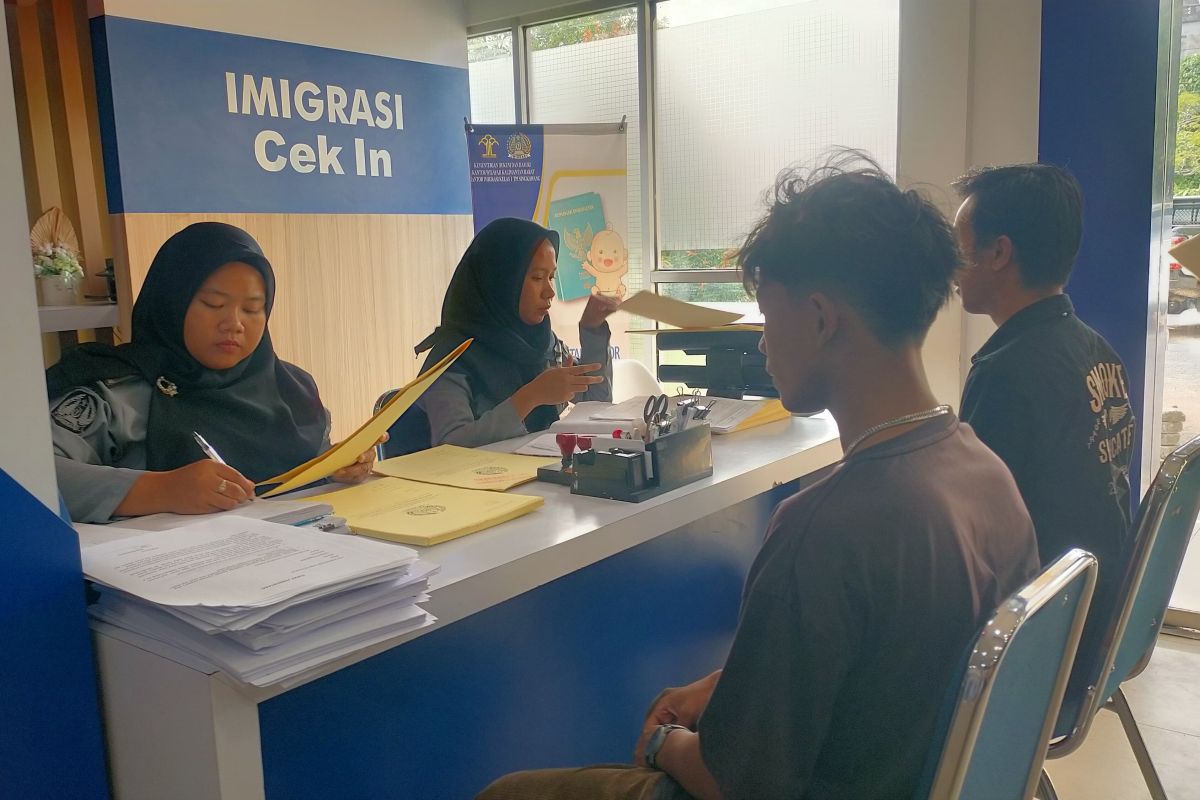Imigrasi Singkawang tidak lagi melayani permohonan paspor nonelektronik