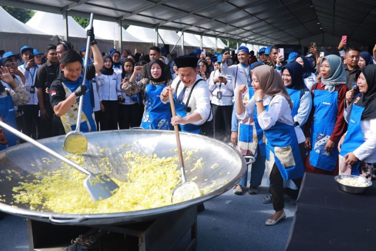 PNM berbagi 1.000 makanan kolaborasi bareng Bobon Santoso