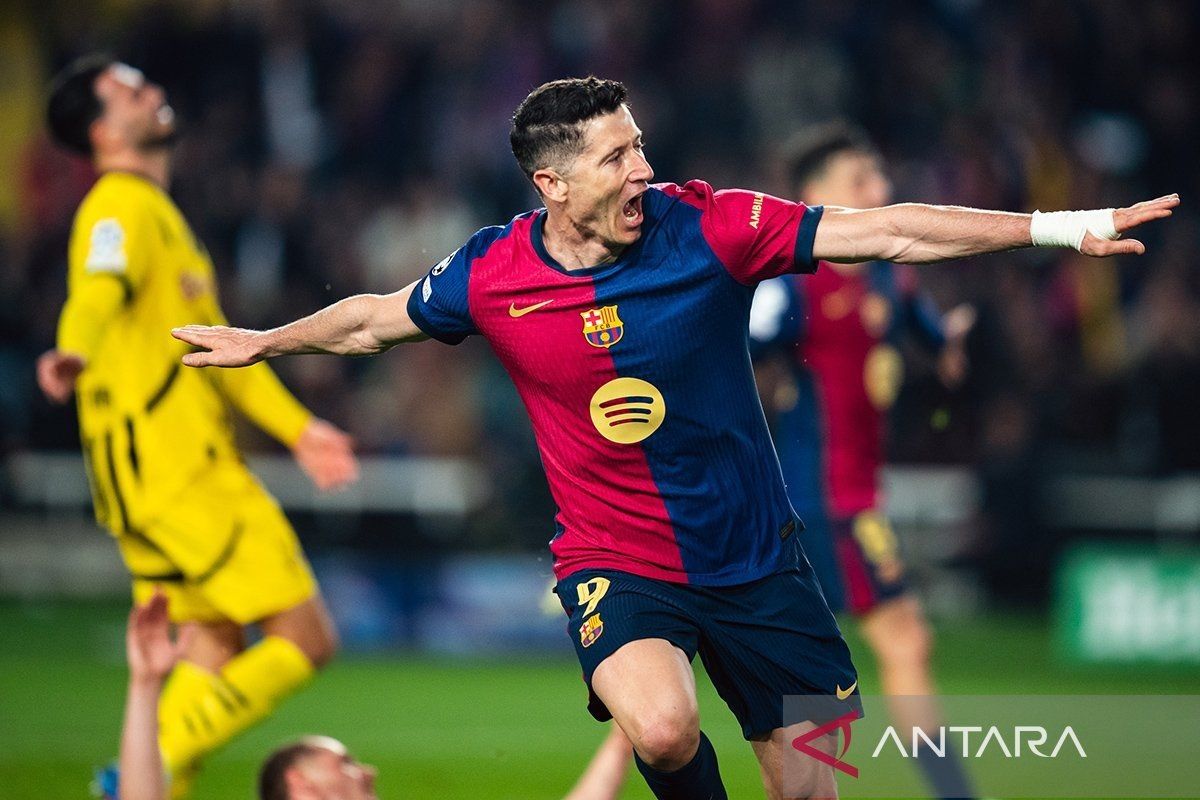 Penyerang veteran Robert Lewandowski tegaskan masih bermain untuk Barcelona musim depan
