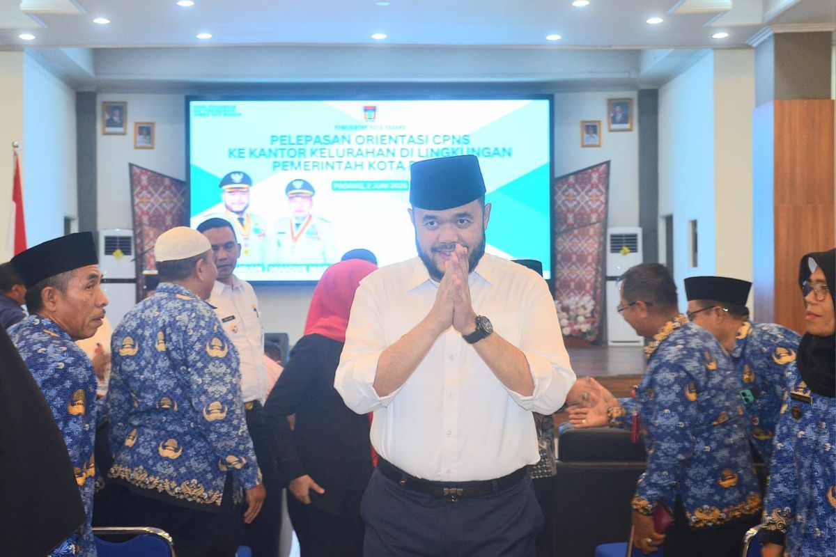 350 CPNS formasi tahun 2024 resmi dilepas mulai masa pengabdian di kelurahan se-Kota Padang