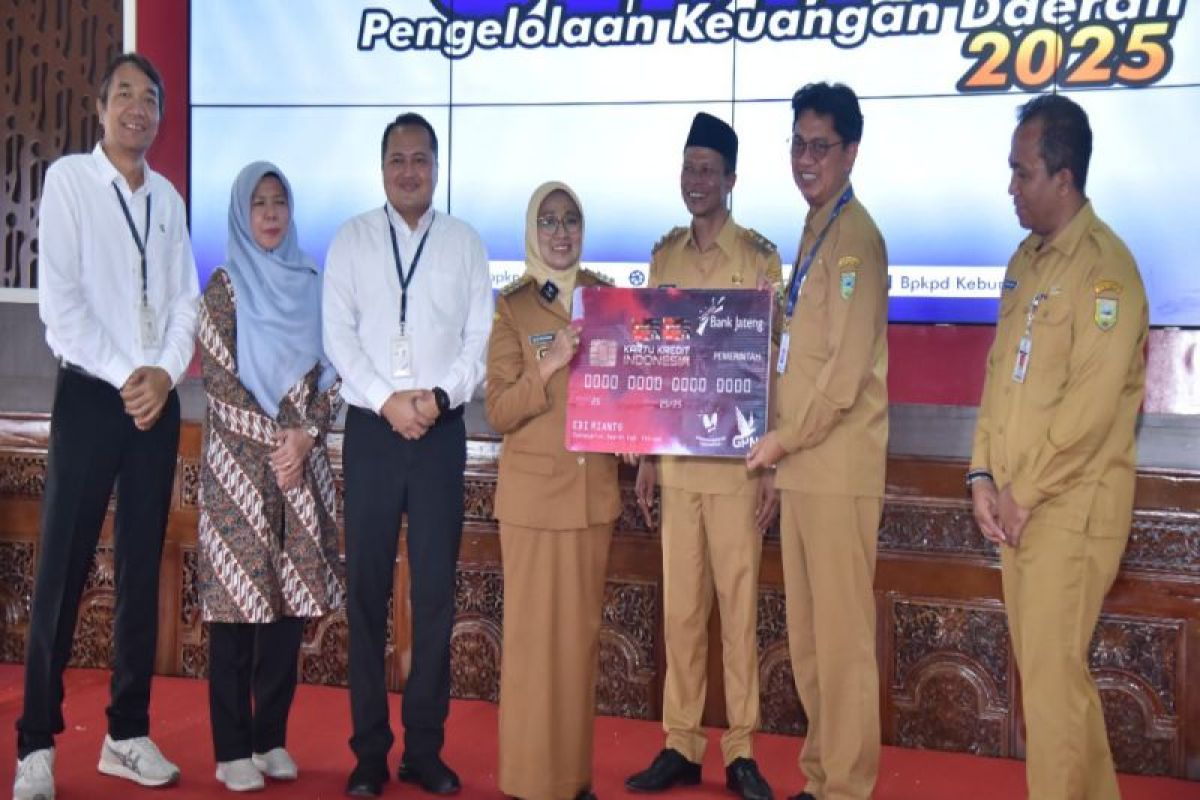 Bank Jateng - Pemkab Kebumen luncurkan Kartu Kredit Pemda