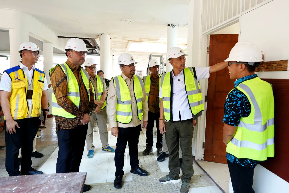 Wamensos-Wakil Kepala  KSP tinjau progres revitalisasi Sekolah Rakyat