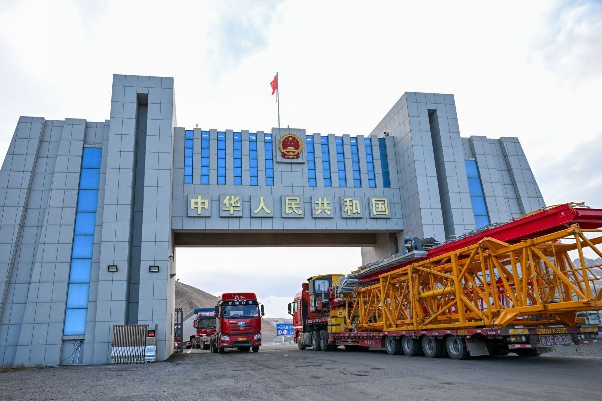 Genjot perdagangan, pelabuhan Irkeshtam paling barat di China beroperasi 24 jam