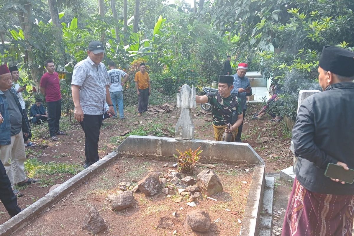 Warga Petir Kabupaten Serang bongkar 31 makam keramat palsu