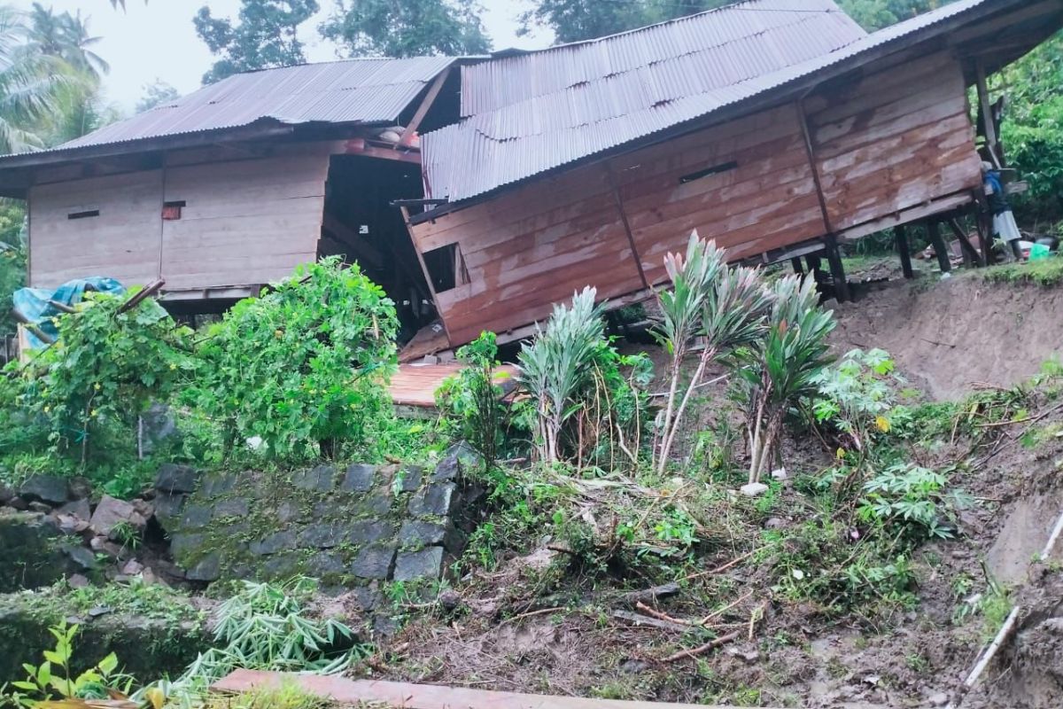 BPBD Sulsel kirim logistik untuk korban tanah bergerak di Rano Tana Toraja