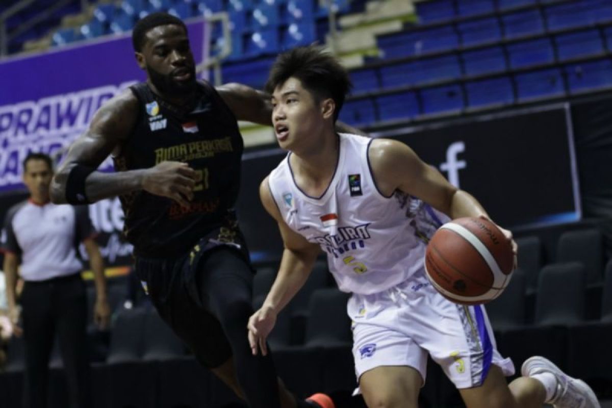 Pebasket Jason Prawira siap lawan ayah kandung