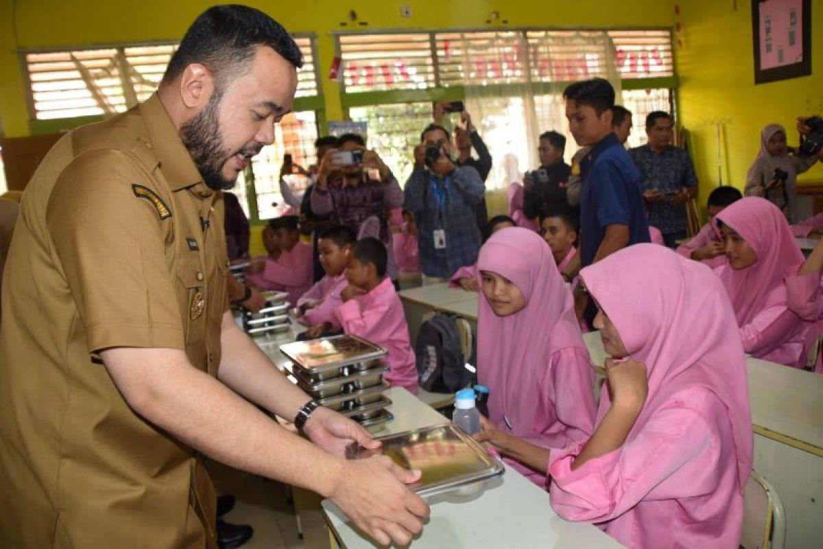 Program Nasional Makan Bergizi Gratis resmi dimulai Padang