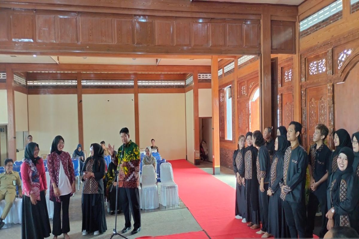 Bupati Kulon Progo minta asosiasi penjahit meningkatkan hasil karya