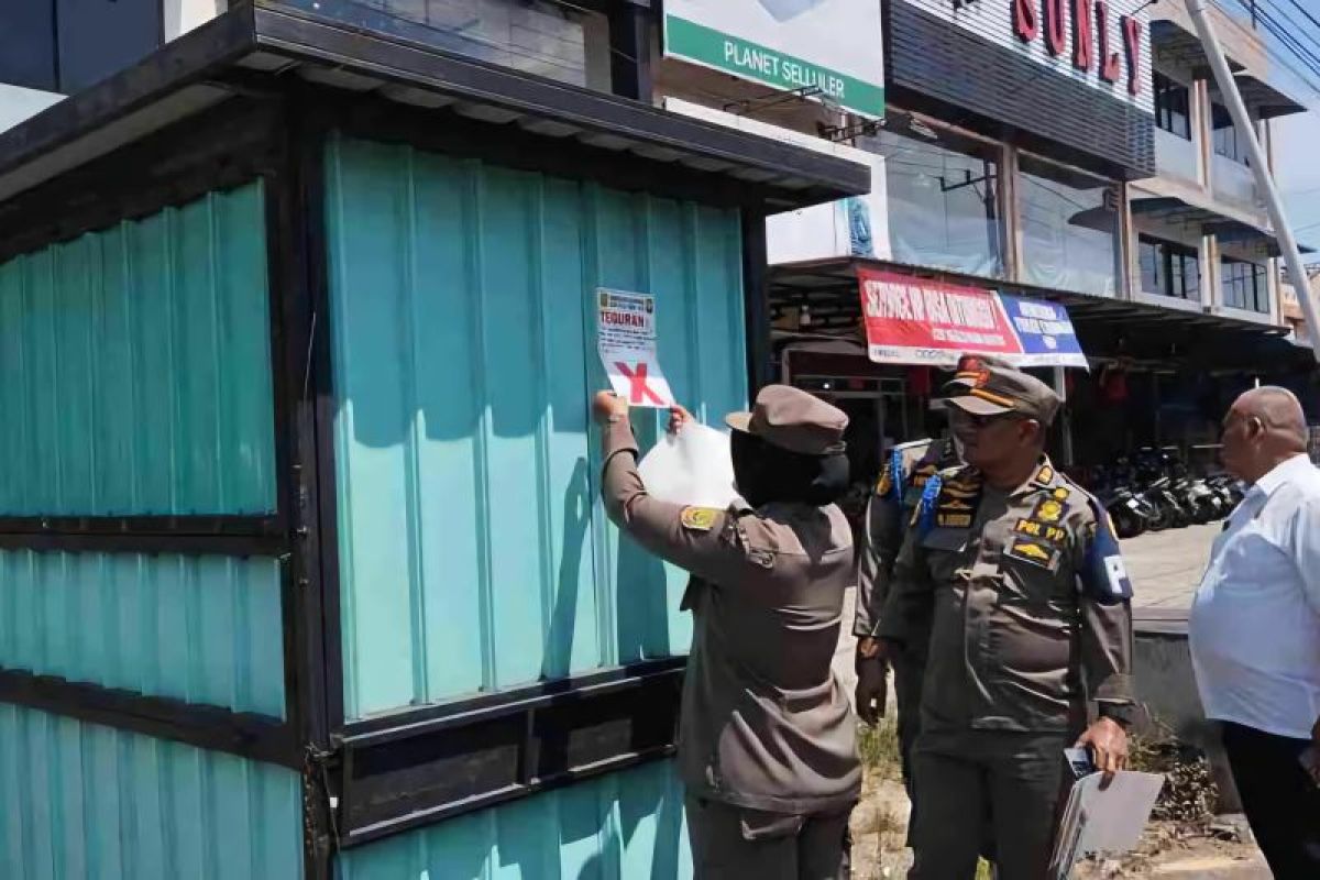 Satpol PP Tanjungpinang tertibkan lapak jualan pedagang di fasilitas umum
