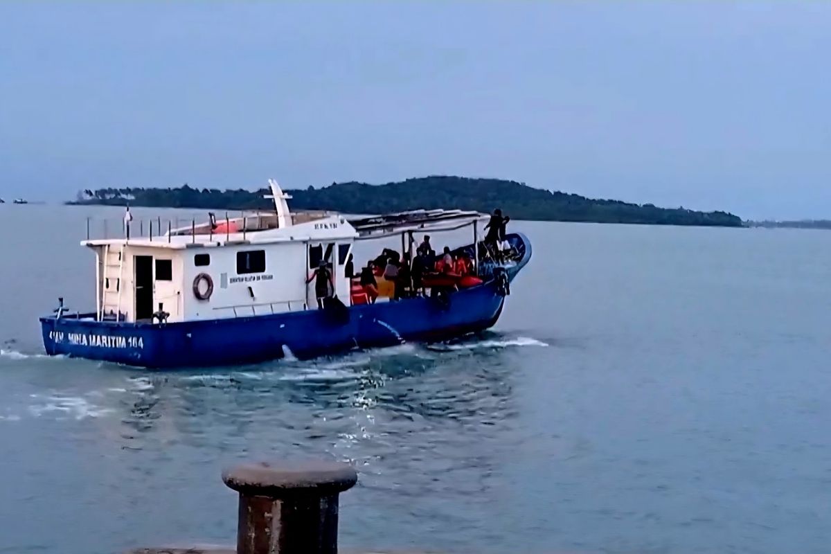 Tim SAR gabungan Natuna kerahkan kapal KKP cari warga tenggelam di Semangu