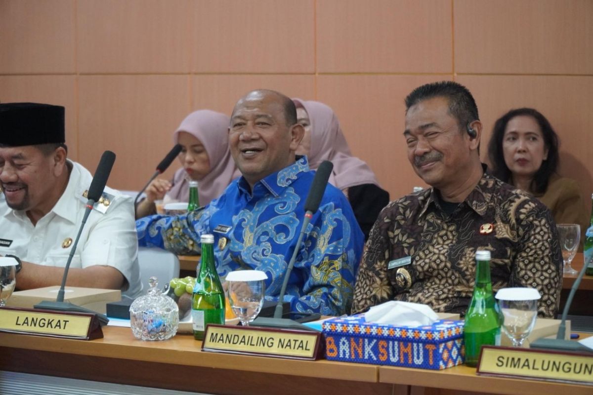 Bupati Langkat Syah Afandin hadiri RUPS luar  biasa Bank Sumut