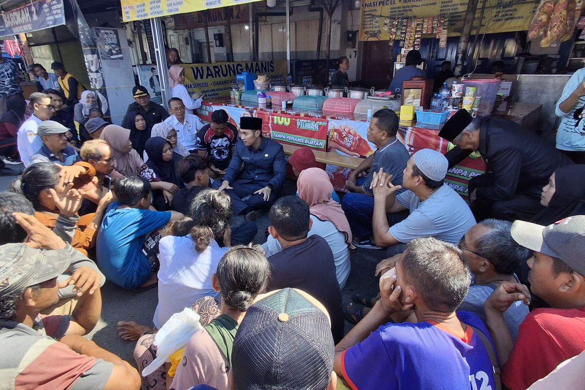 Pemkab tarik kunjungan wisatawan lewat penataan Pantai Boom Tuban