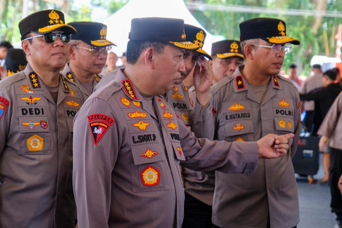 Kapolri Sigit cek lokasi panen raya jagung serentak di Kalbar