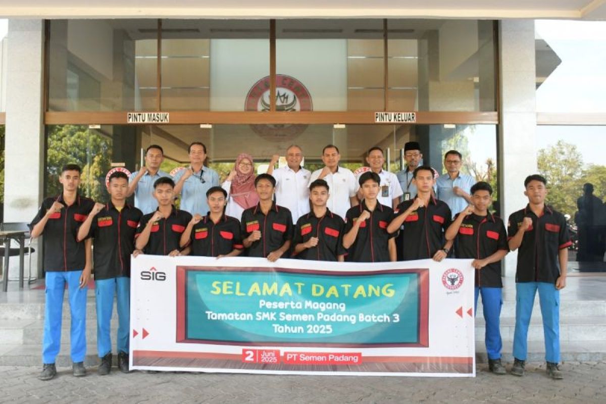 10 Alumni SMK Semen Padang Ikuti Magang Bersertifikat di PT Semen Padang