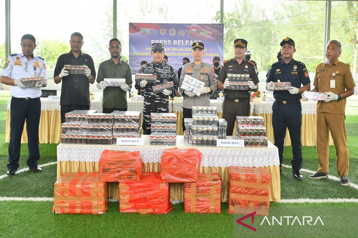 TNI AL Kotabaru gagalkan penyelundupan 31.600 batang roko ilegal