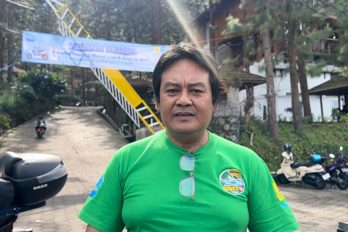 Maman Suparman keliling separuh Indonesia gunakan sepeda motor listrik