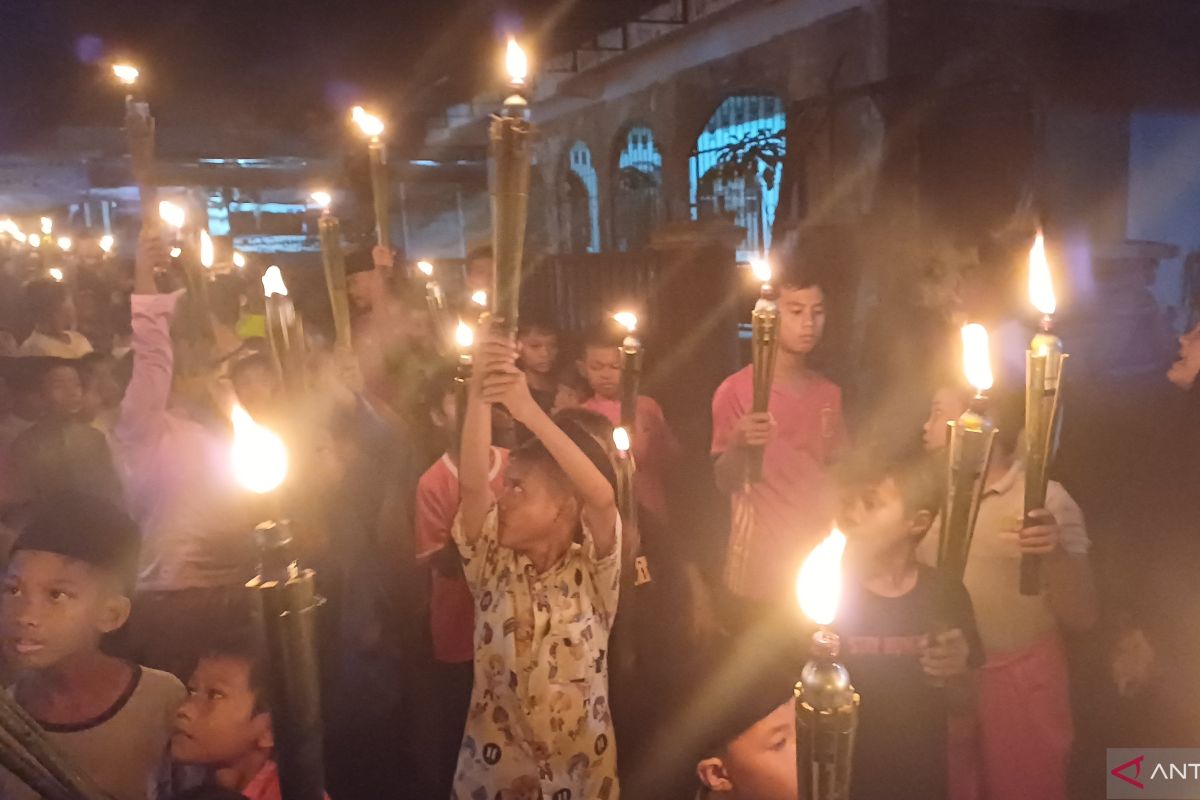 Pawai obor anak-anak meriahkan malam takbiran di Tanjungpinang